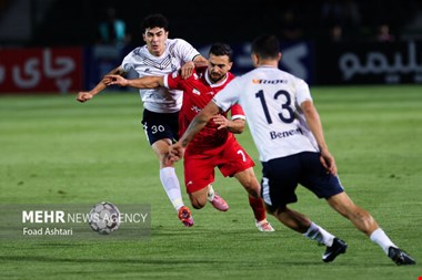 مدیریت پرسپولیس ضعیفتر از سالهای قبل شده/ مشکل سرخپوشان مربی نیست