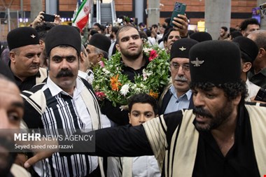 مدال‌آوران کشتی فرنگی جهان وارد خوزستان شدند